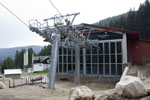 Uzavřená dolní stanice lanovky na Sněžku